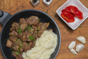 Ficatei pui la tigaie cu piure