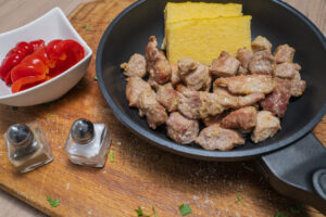 Pomana porcului cu mamaliguta