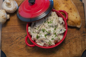 Nou! Pui cu smantana si ciuperci + mamaliguta